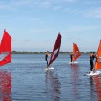 PZV de Wielen windsurfcursus Ook dit weekend is er een windsurfcursus, De weekend cursus is voor jong en oud en behandelt de basis van het windsurfen, het vertrekken vanaf de [&hellip;]
